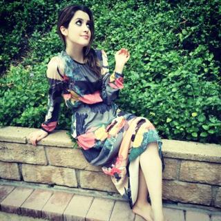 Laura Marano feet photo thumbnail