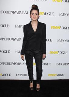 Laura Marano feet photo thumbnail