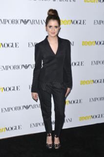 Laura Marano feet photo thumbnail