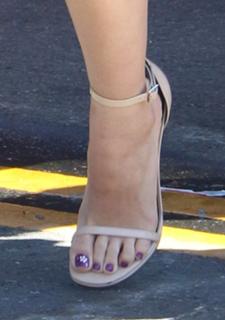 Laura Marano feet photo thumbnail