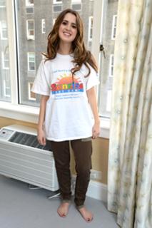 Laura Marano feet photo thumbnail