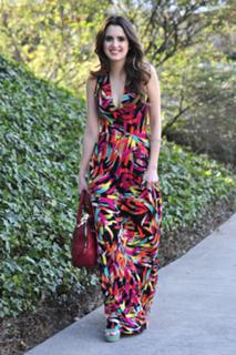Laura Marano feet photo thumbnail