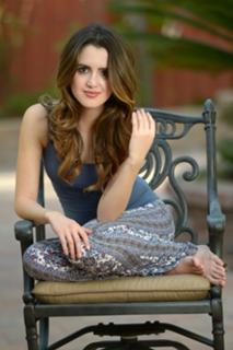 Laura Marano feet photo thumbnail