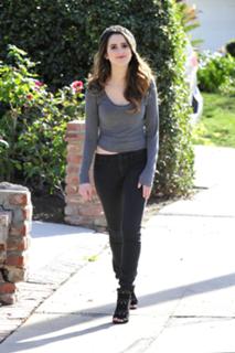 Laura Marano feet photo thumbnail