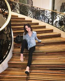 Laura Marano feet photo thumbnail