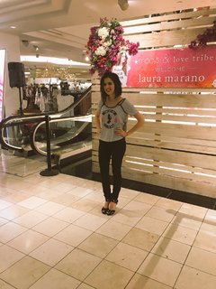 Laura Marano feet photo thumbnail