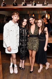 Laura Marano feet photo thumbnail