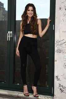 Laura Marano feet photo thumbnail