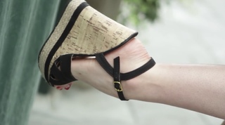Laura Marano feet photo thumbnail
