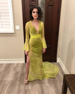 Laura Marano feet photo thumbnail