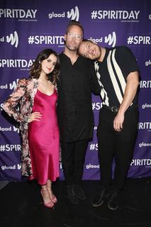 Laura Marano feet photo thumbnail