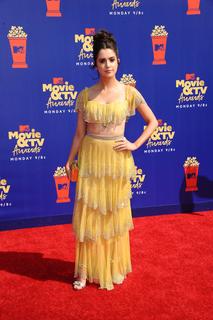 Laura Marano feet photo thumbnail