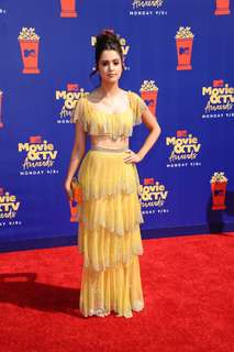 Laura Marano feet photo thumbnail