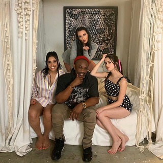 Laura Marano feet photo thumbnail