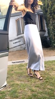 Laura Marano feet photo thumbnail
