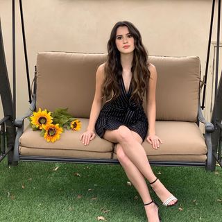 Laura Marano feet photo thumbnail