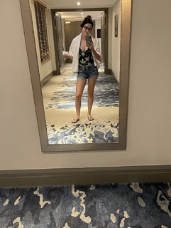 Laura Marano feet photo thumbnail