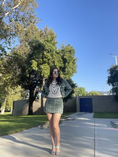 Laura Marano feet photo thumbnail
