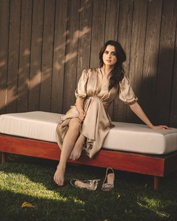 Laura Marano feet photo thumbnail
