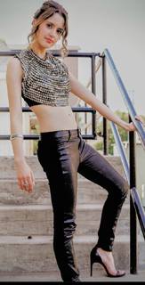 Laura Marano feet photo thumbnail