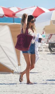 Laura Matamoros feet photo 9