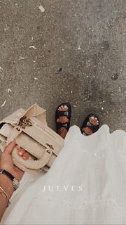 Laura Matamoros feet photo 5