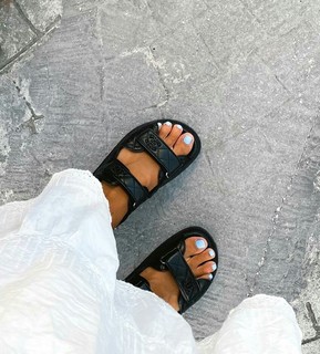 Laura Matamoros feet photo 3