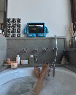 Laura Matamoros feet photo 8