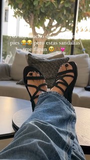 Laura Matamoros feet photo 3