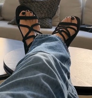 Laura Matamoros feet photo 2