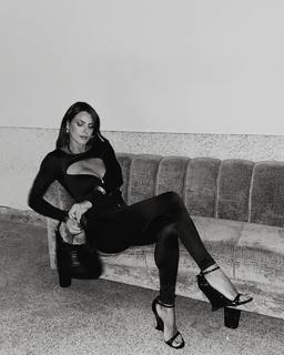 Laura Matamoros feet photo 4