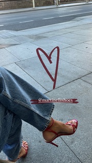Laura Matamoros feet photo 6
