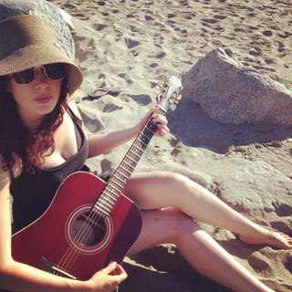 Laura Mennell feet photo 13