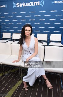 Laura Mennell feet photo 13
