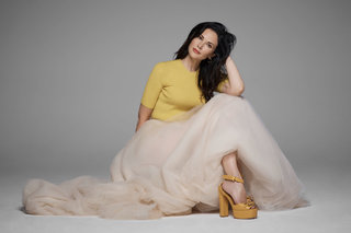 Laura Mennell feet photo 2