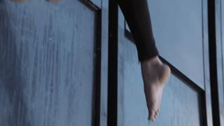 Laura Mennell feet photo 4