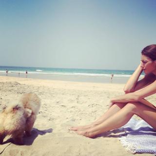 Laura Moure feet photo 3