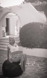 Laura Naries feet photo 3