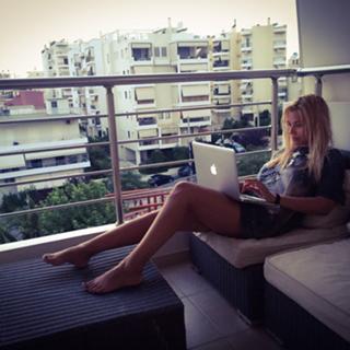 Laura Naries feet photo 4