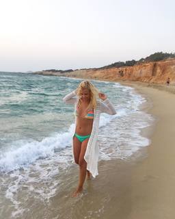 Laura Naries feet photo 2