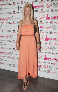 Laura Naries feet photo 1