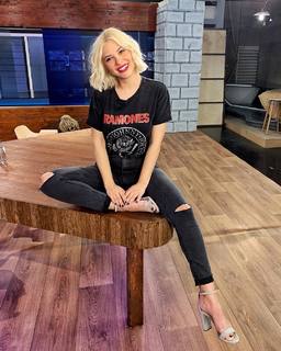 Laura Naries feet photo 10
