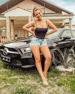 Laura Naries feet photo 19