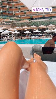 Laura Naries feet photo 18