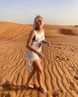 Laura Naries feet photo 1