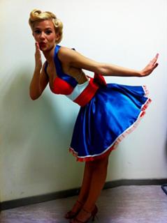 Laura Naries feet photo 10