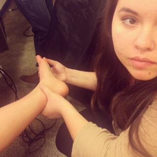 Laura Neiva feet photo 18
