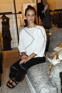 Laura Neiva feet photo 14