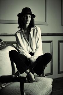 Laura Neiva feet photo 9