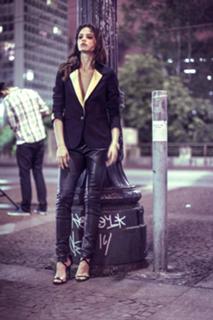 Laura Neiva feet photo 5